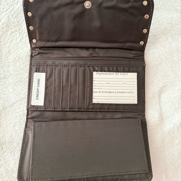 Stylish Patchwork Wallet with Metallic Accents💎 - Picture 3 of 8